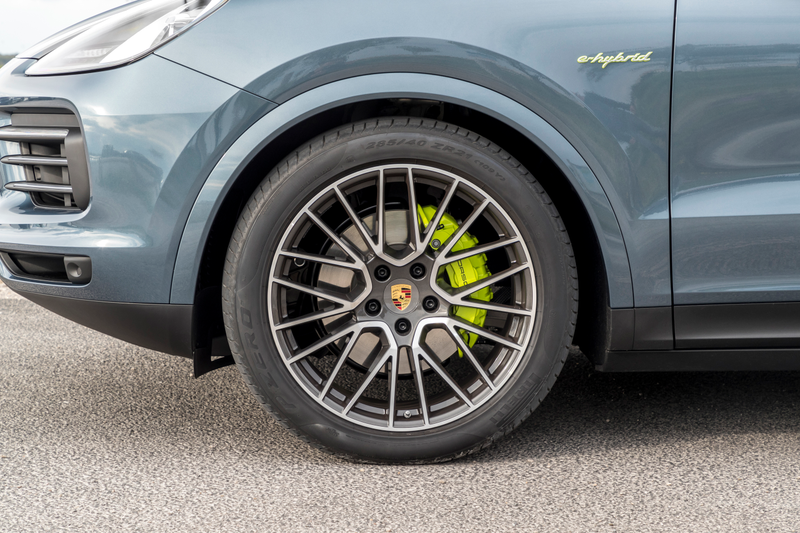 Illustration for article titled The 2019 Porsche Cayenne E-Hybrid Is Good But It Tries To Do Too Much